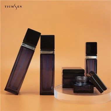 मैट ब्लैक कॉस्मेटिक कंटेनर