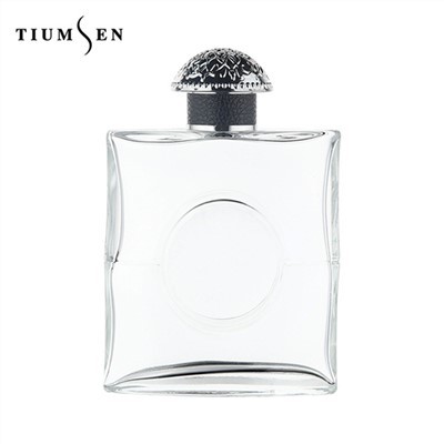 पुराने कांच की इत्र की बोतलें