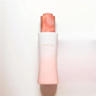 पिपेट के साथ कांच की बोतल