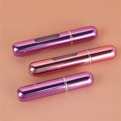 छोटी इत्र की बोतलें